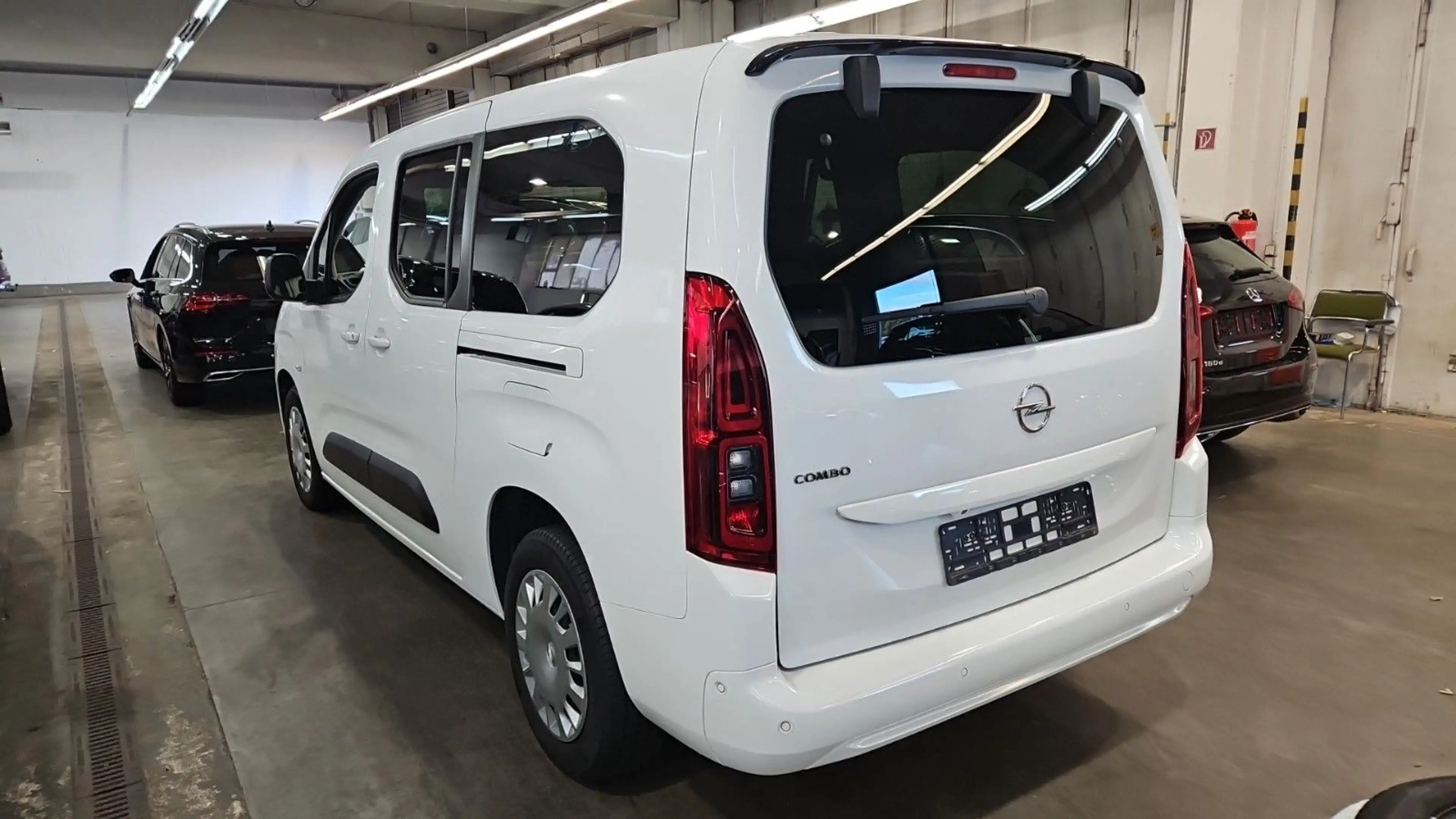 Opel Combo Life XL 1.5D ELEGANCE NAVI/LED/KAMERA/TEMP — photo 3
