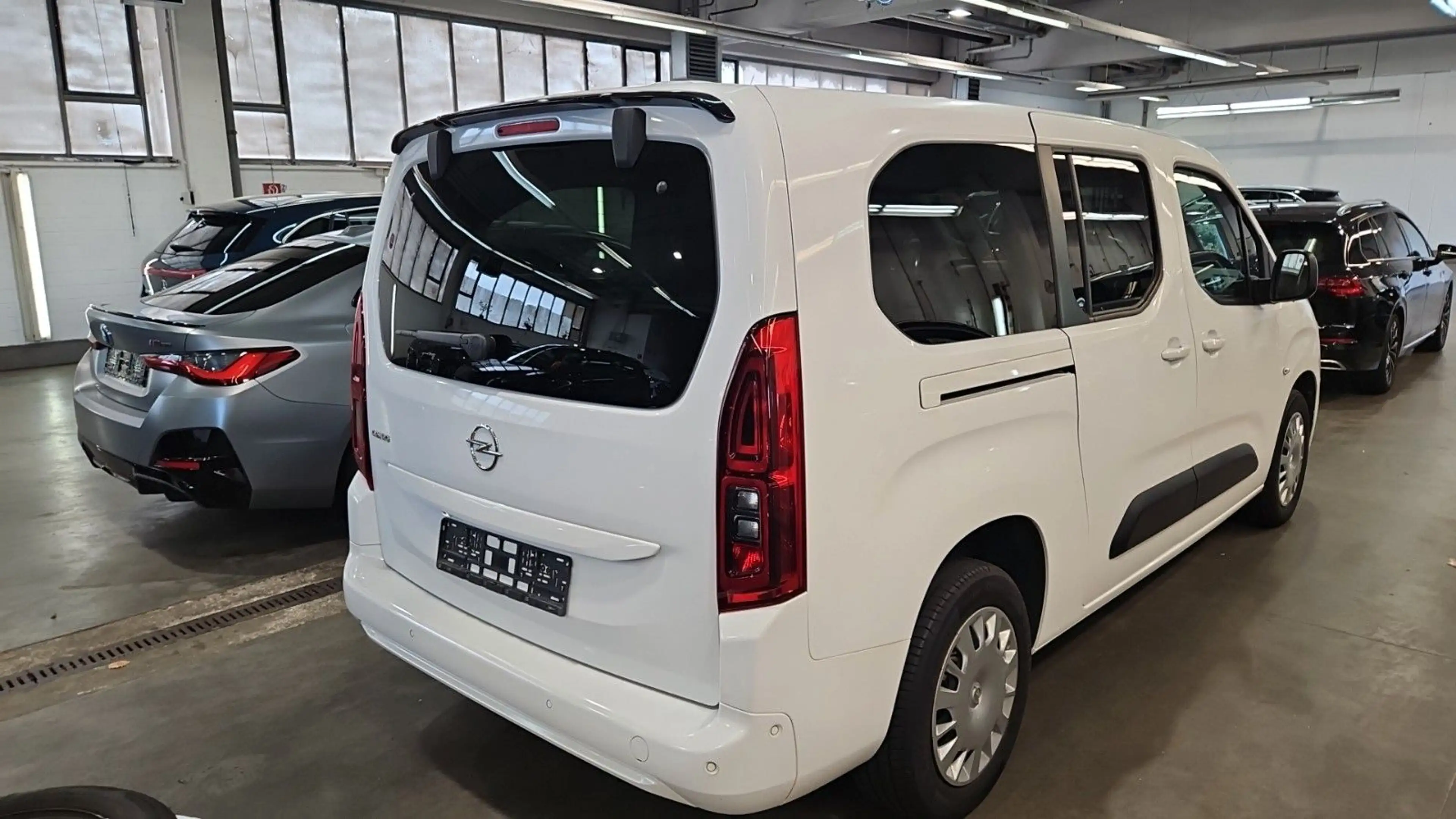 Opel Combo Life XL 1.5D ELEGANCE NAVI/LED/KAMERA/TEMP — photo 4