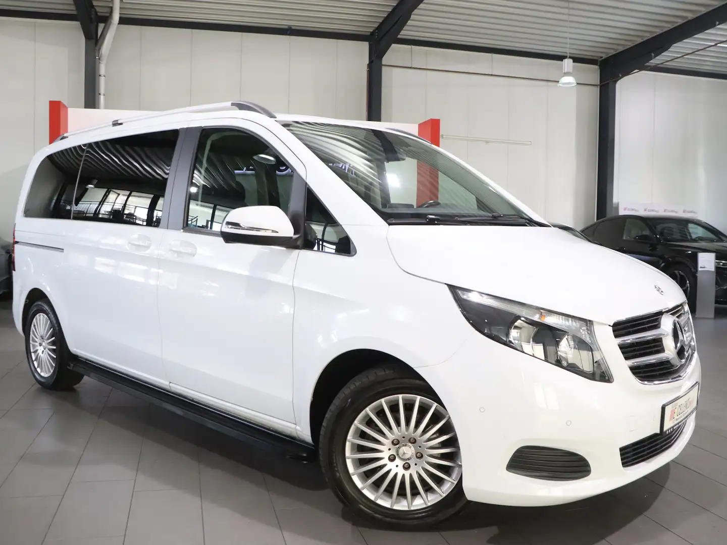 Mercedes-Benz V 220 d BE RISE KOMPAKT WHITE / NAVI+TOUCHPAD Bianco - 2