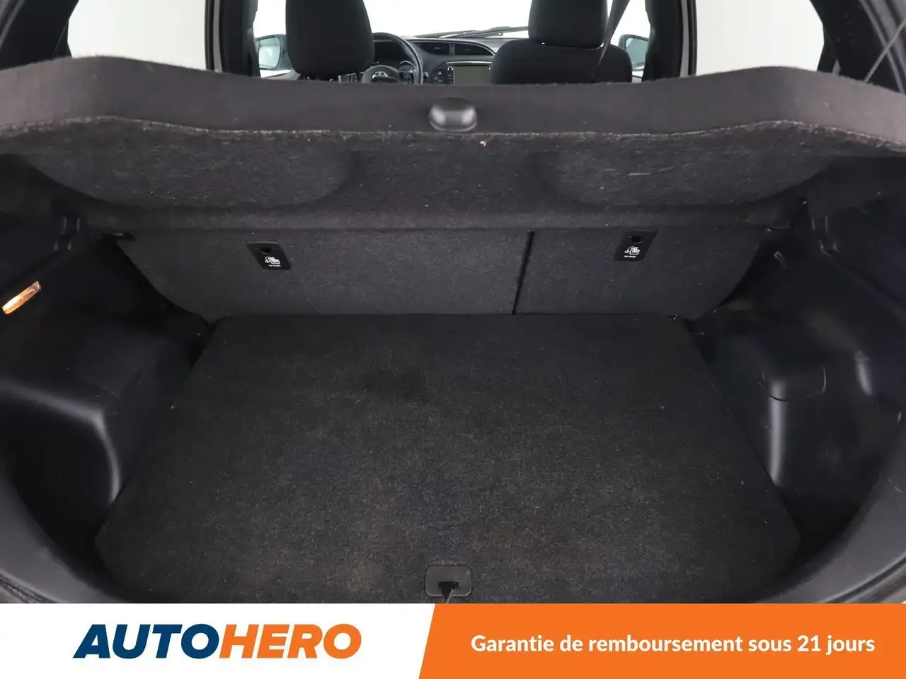 Toyota Yaris Yaris — photo 17