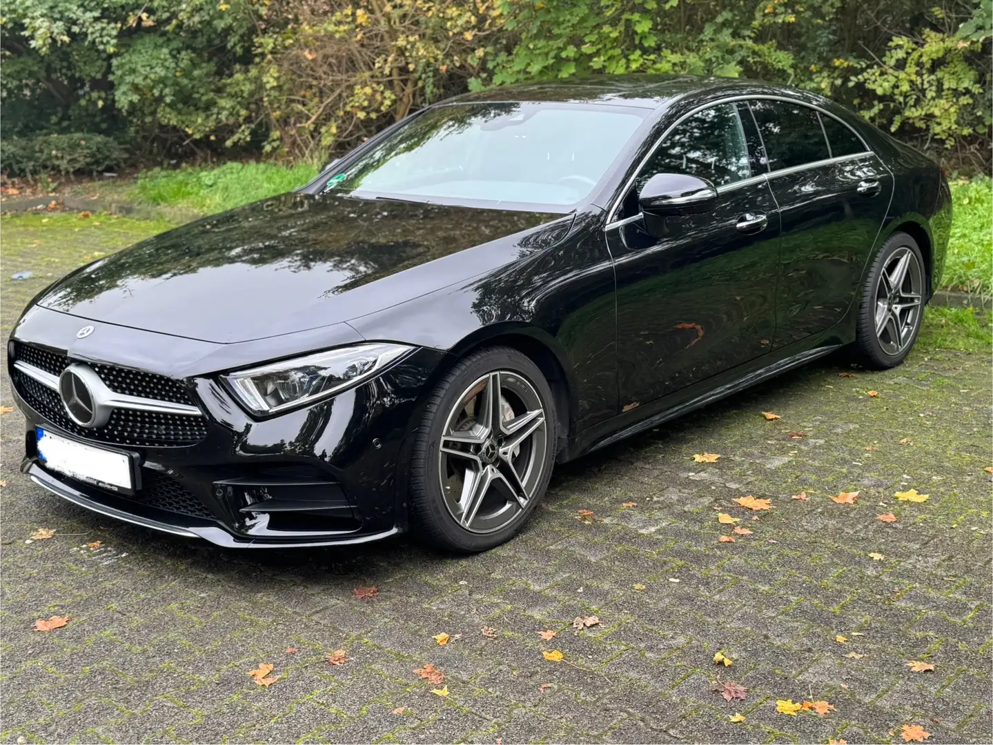 Mercedes-Benz CLS 350 d 4Matic 9G-TRONIC AMG Line Schwarz - 1