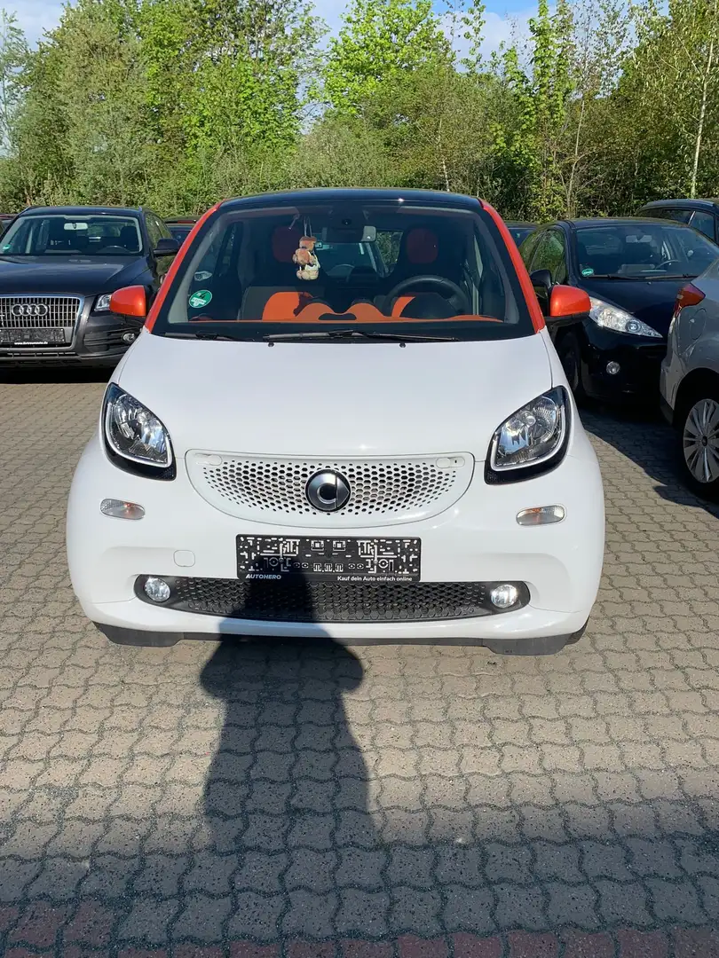 smart forTwo Kleinwagen in Weiß gebraucht in Barsinghausen für € 12.000