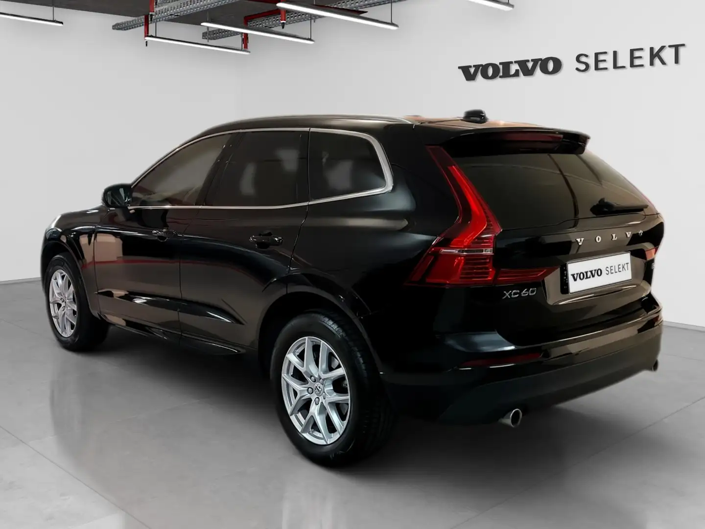 Volvo XC60 2.0 B4 Momentum Černá - 2