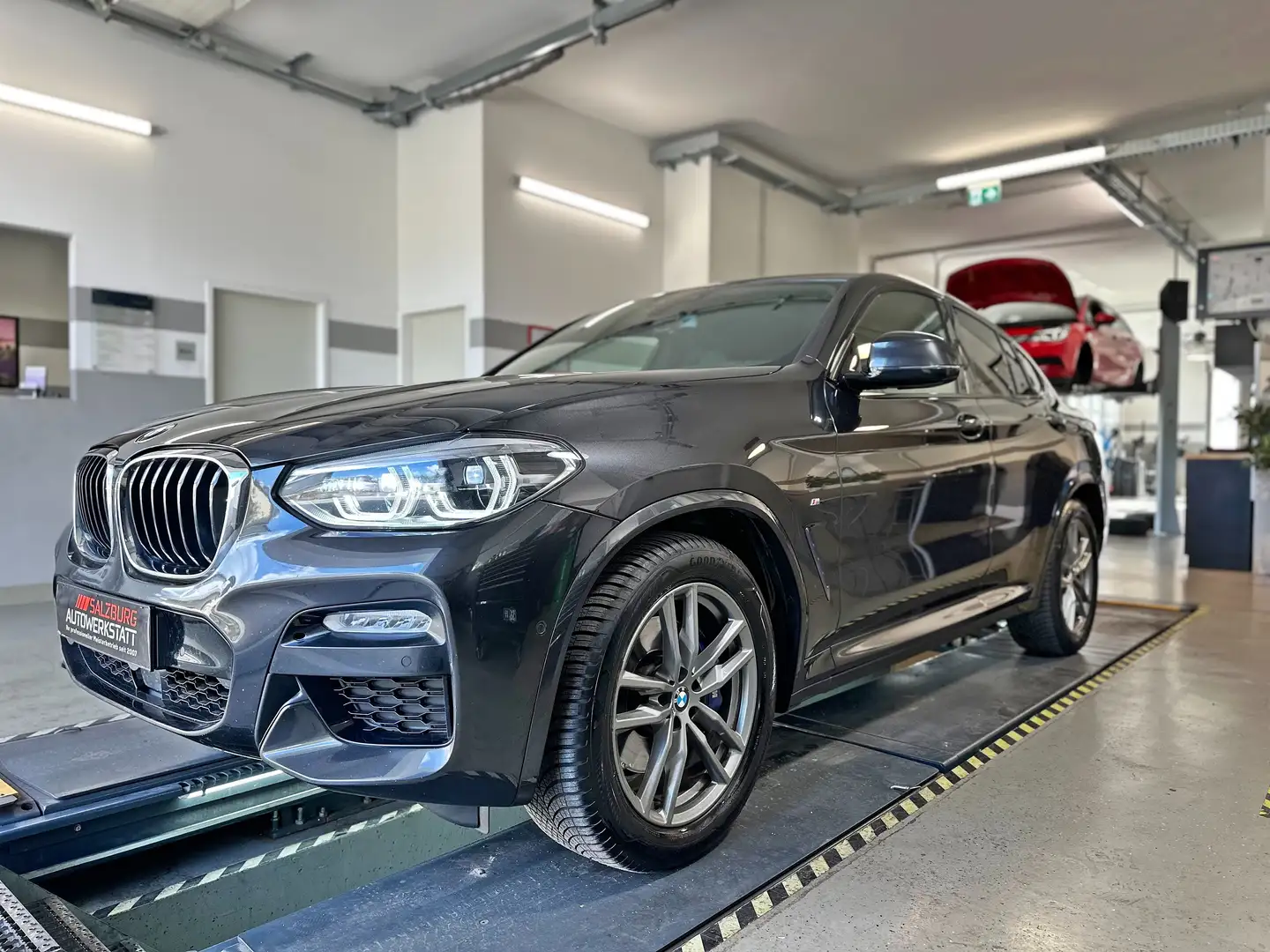 BMW X4 xDrive 30d Aut. M-Sport | AHK | Navi | Kamera Grau - 2