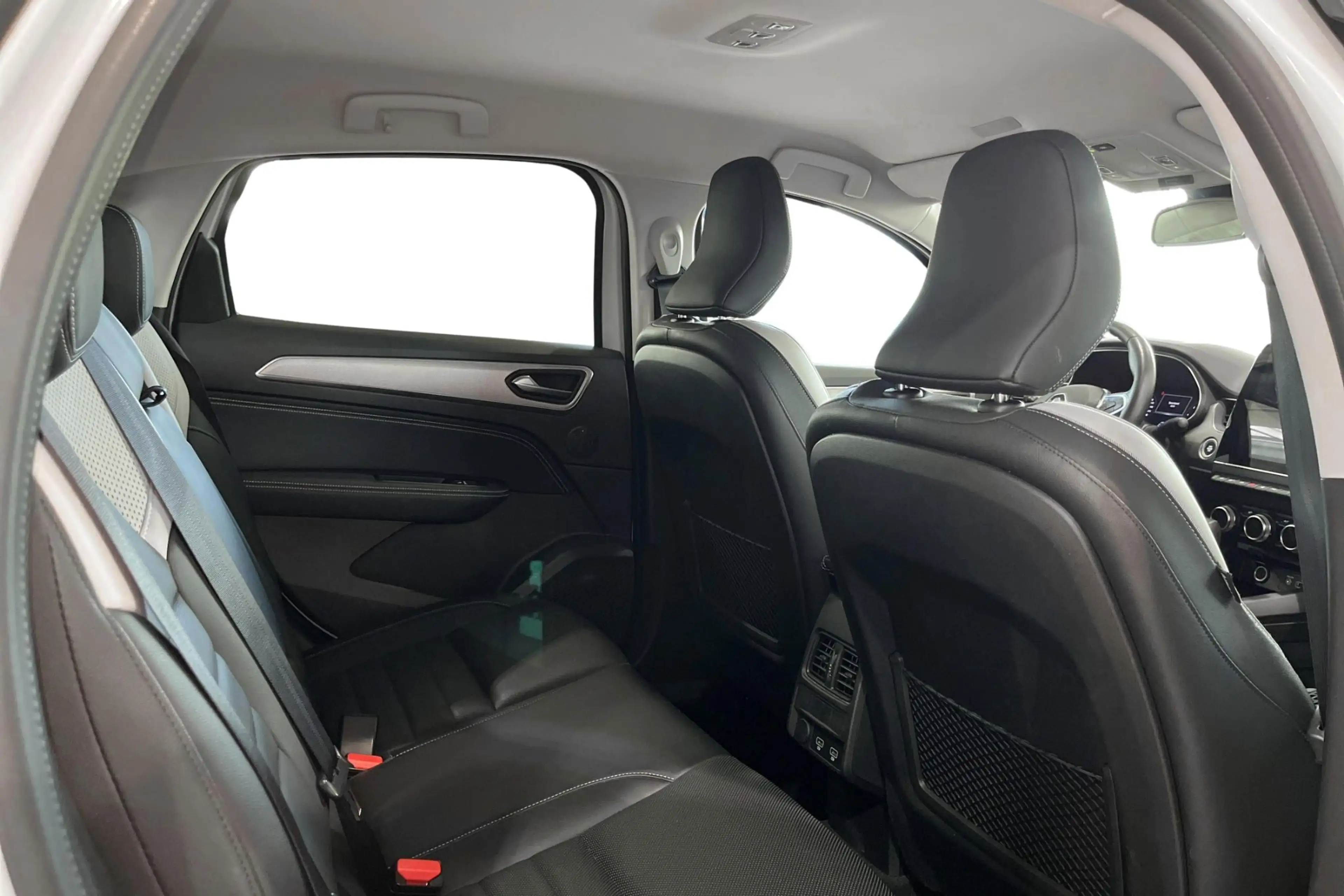 Renault Arkana TCe MHEV 140 EDC Techno leder + winterbanden — photo 7