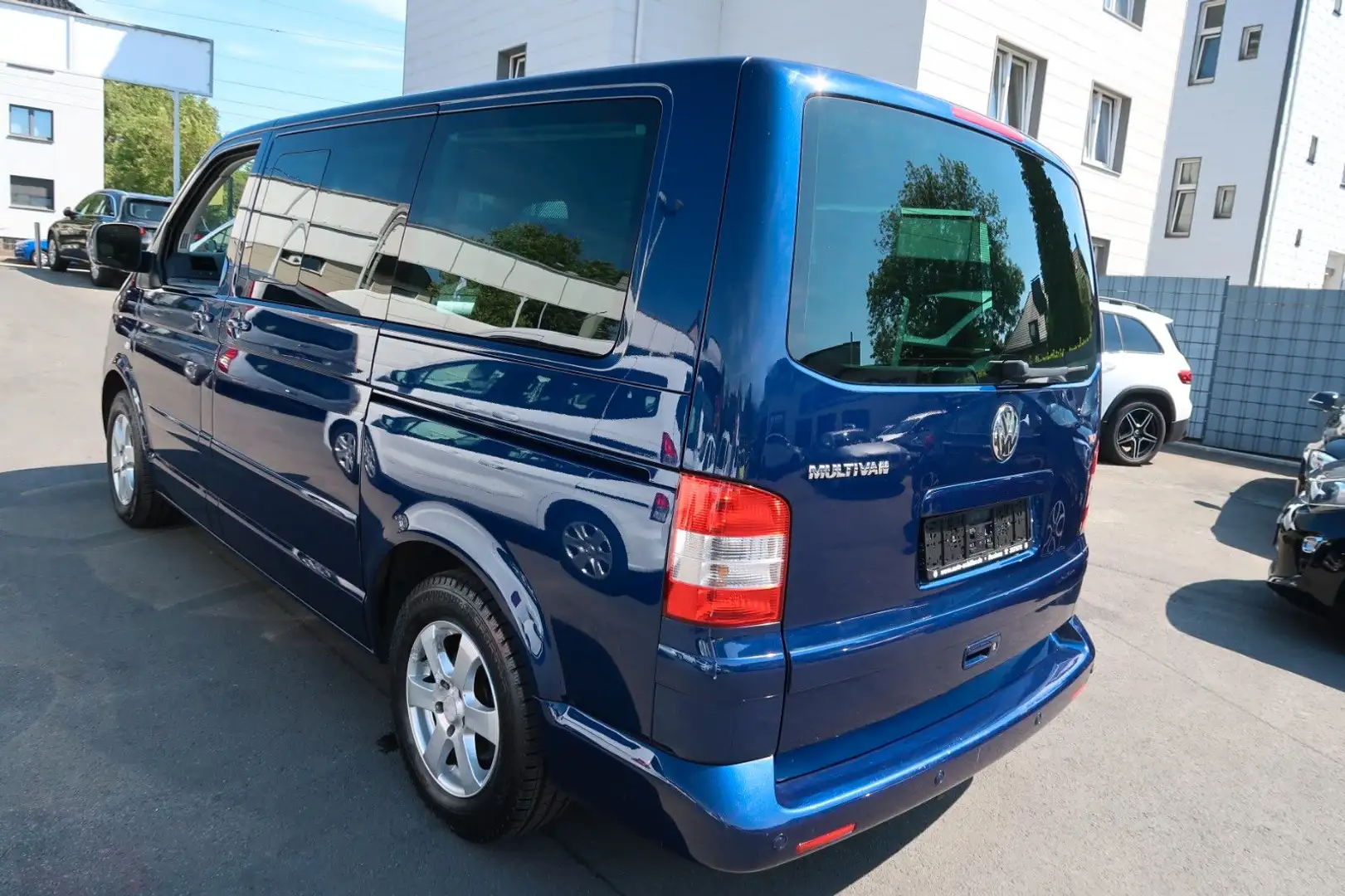 Volkswagen T5 Multivan Shuttle 6 Sitzer Highline Blau - 2