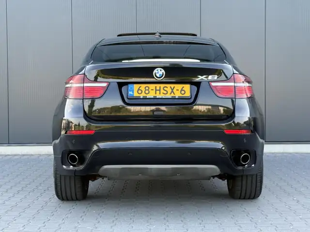 BMW X6 view 8