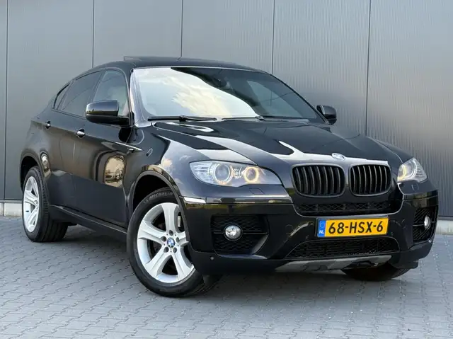 BMW X6 view 2
