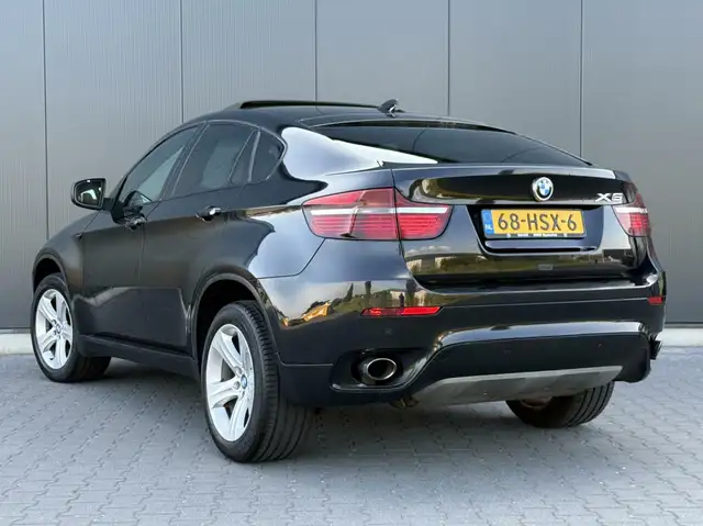 BMW X6 view 3