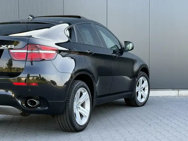 BMW X6 view 5