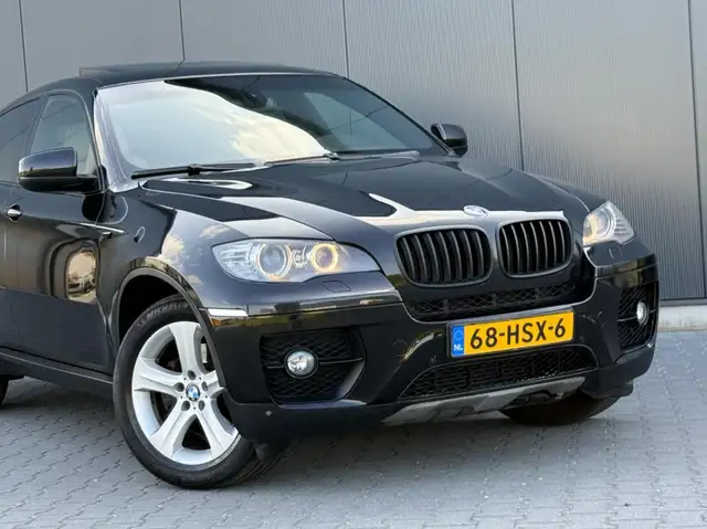BMW X6 view 12