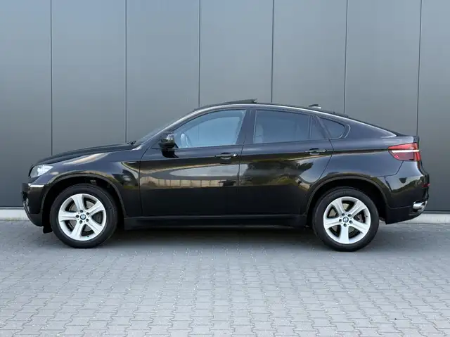 BMW X6 view 9