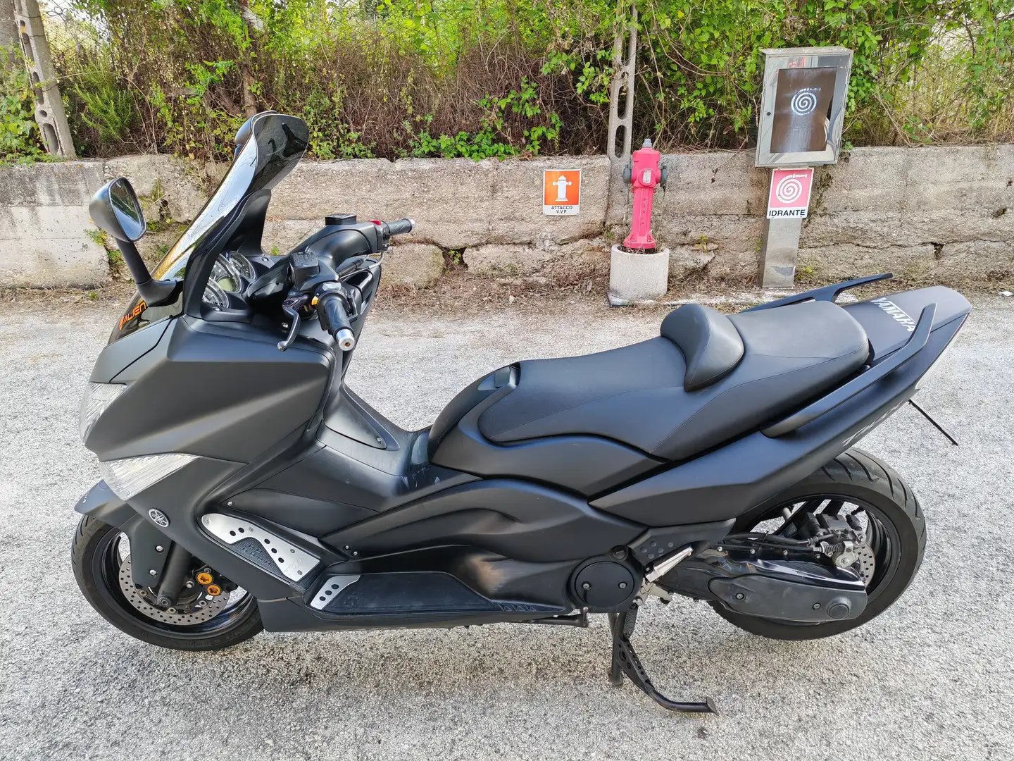Yamaha TMAX 500 Negro - 2
