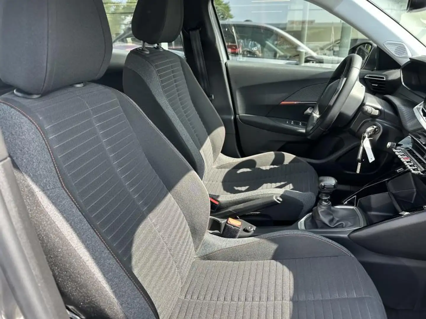Peugeot 2008 Active Pack 1.2 BENZINE 100 PK Szürke - 2