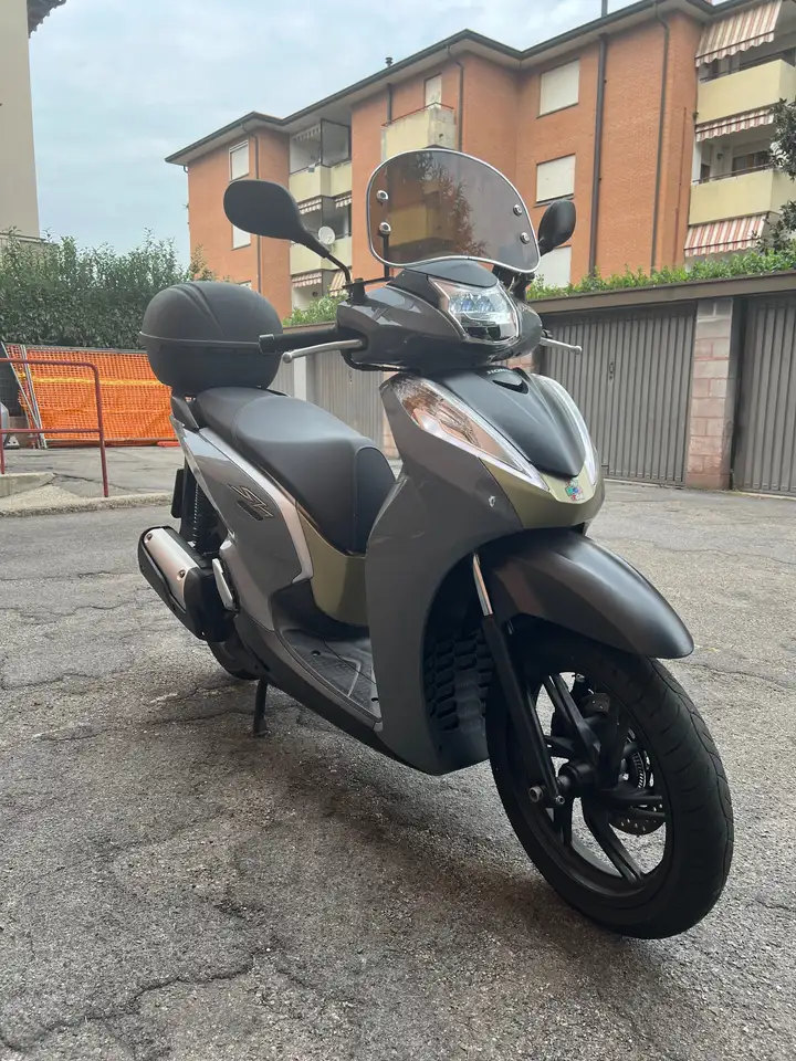 Honda SH 300