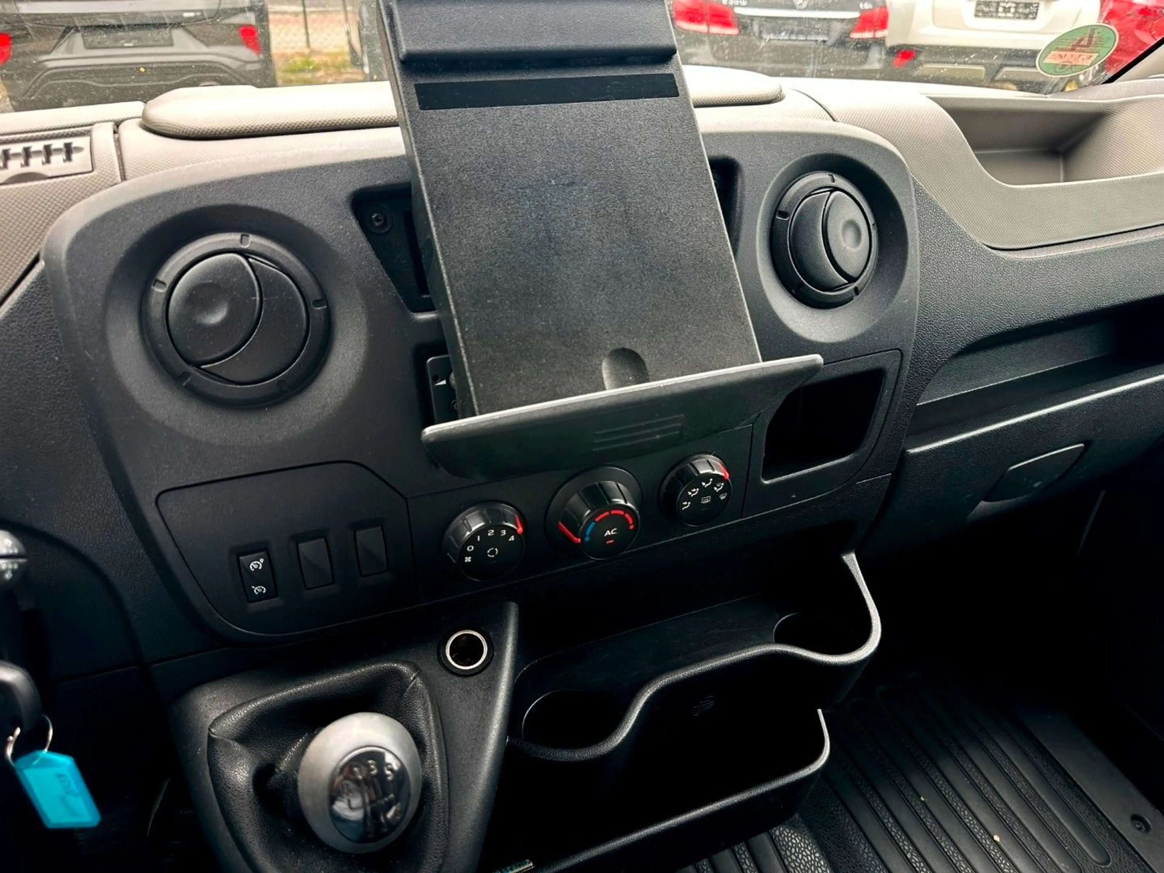 Renault Master 2,3 dCi 125 + Caravan + Klima — photo 11