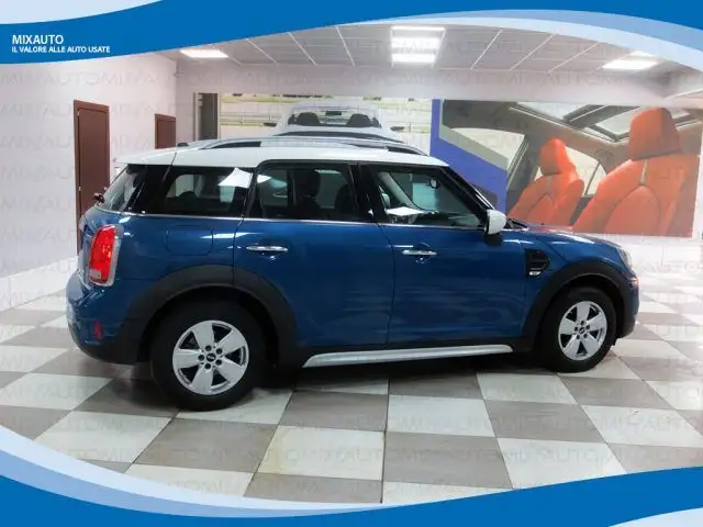 Mini Countryman view 2