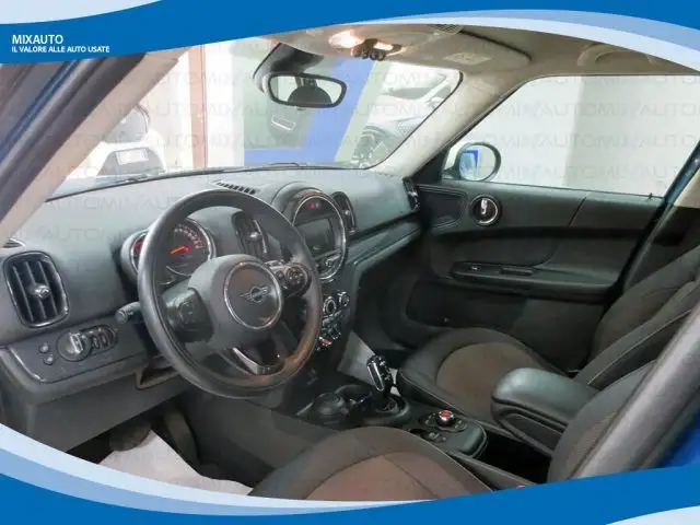 Mini Countryman view 3