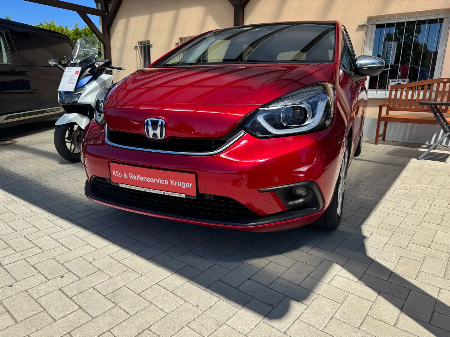 Honda Jazz 1.5 i-MMD Hybrid Executive Rouge - 1