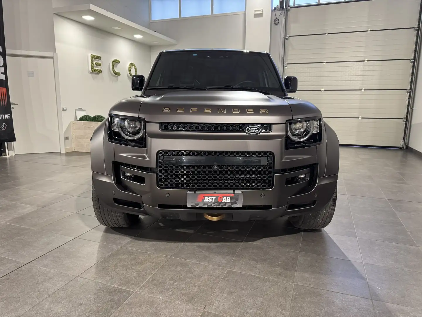 Land Rover Defender Defender 110 4.4 V8 635 CV AWD Auto OCTA Edition Grigio - 2