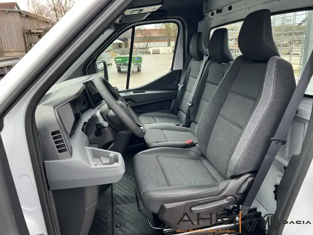 Renault Master view 11