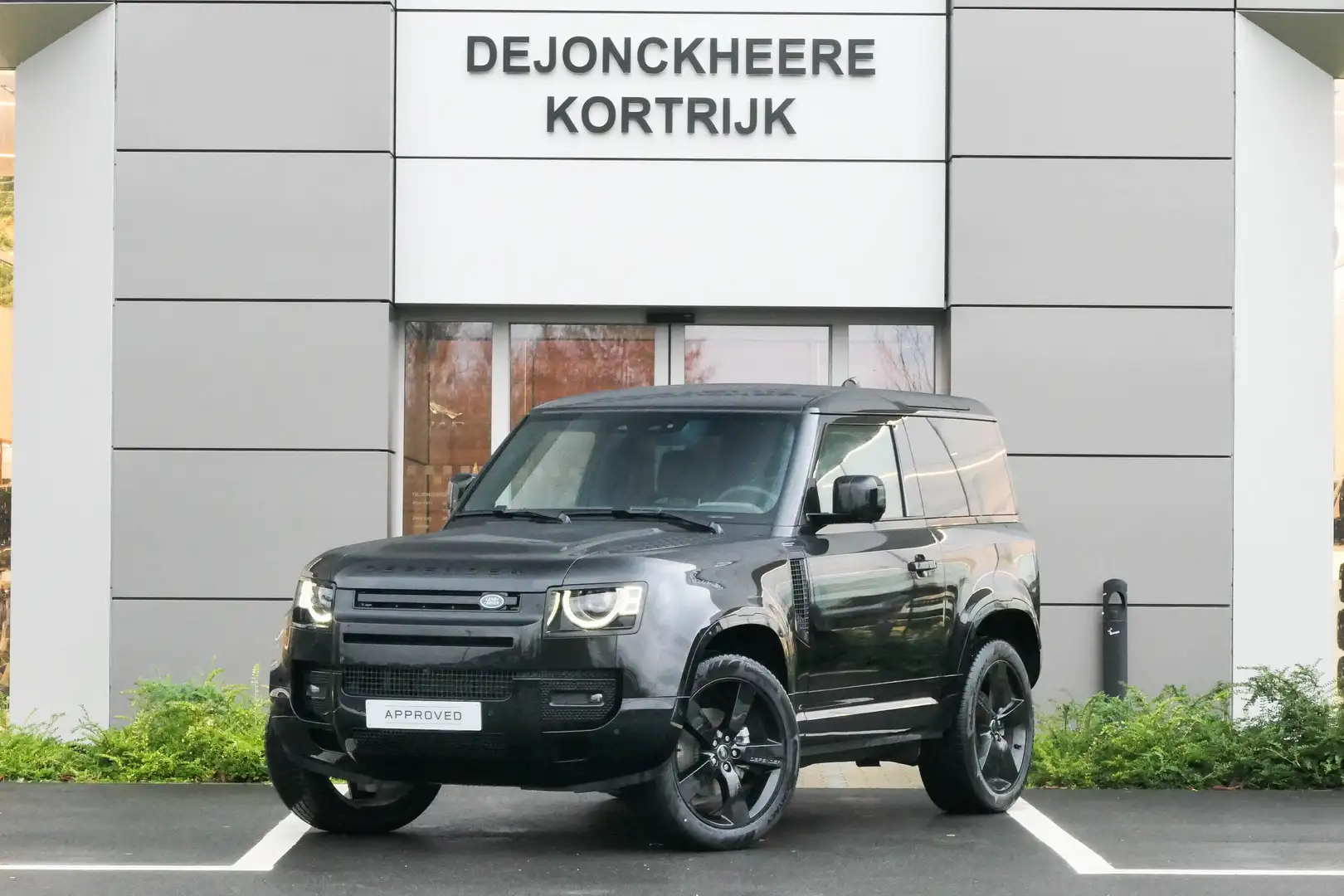 Land Rover Defender 90 D250 X-Dynamic SE AWD Auto. Zwart - 1