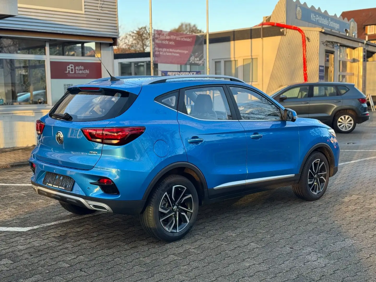 MG ZS Luxury *Car Play *360 CAM *Leder Blau - 2