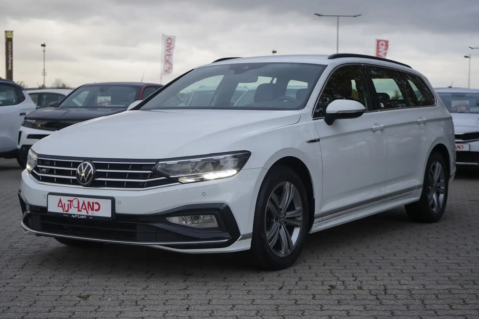 Volkswagen Passat Variant 2.0 TDI R-Line DSG LED Navi Leder Weiß - 2