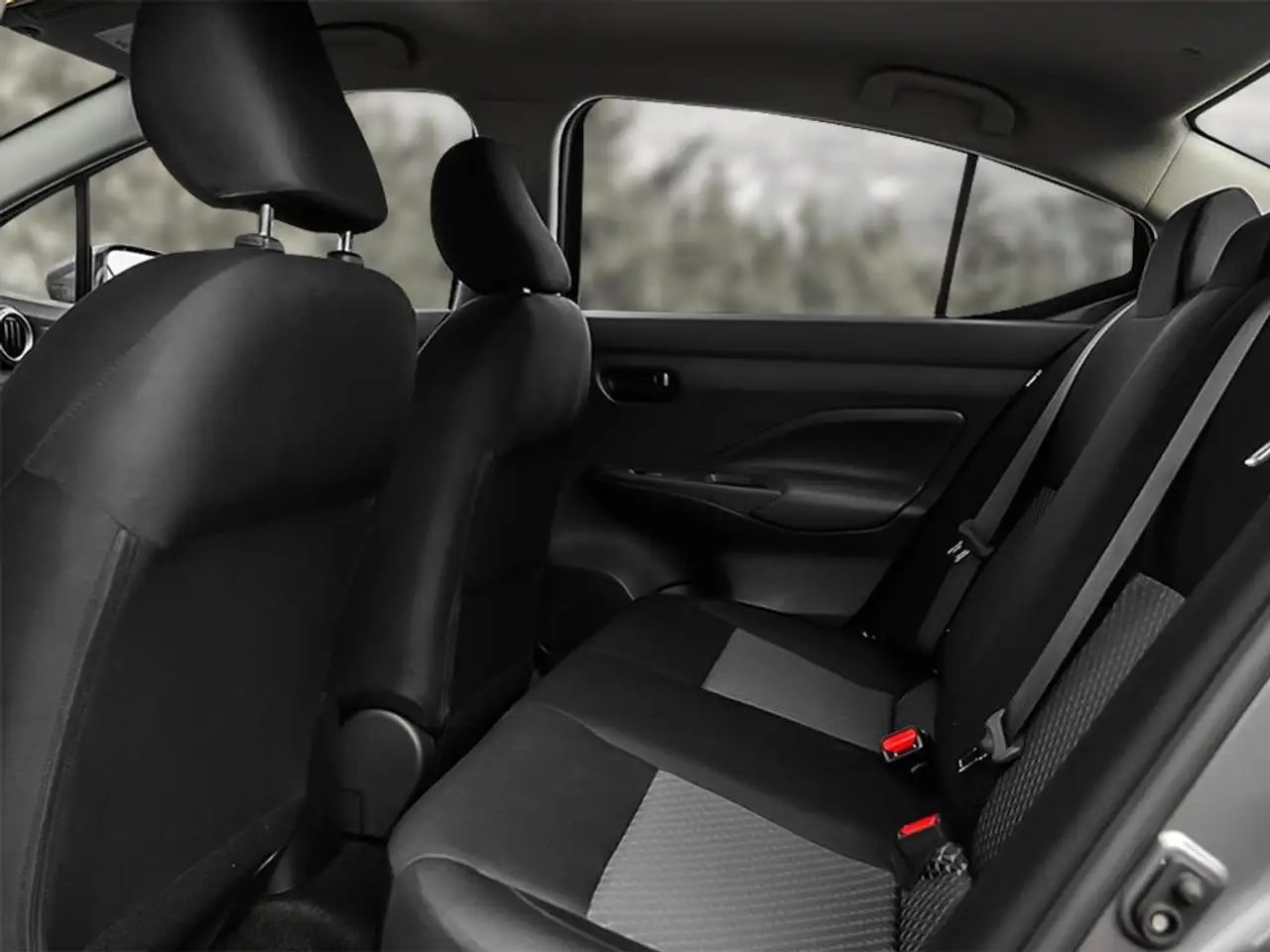 Nissan Versa снимка Nissan Versa