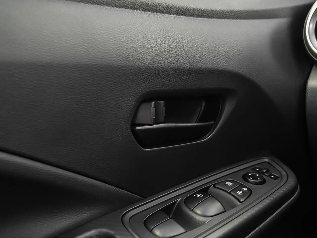 Nissan Versa снимка Nissan Versa