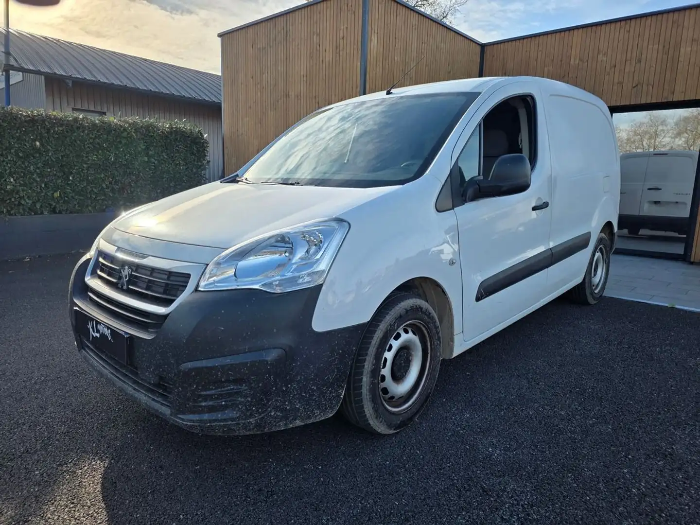 Peugeot Partner 1.6L HDI 90CV / 3 PLACES / ATTELAGE / CLIM Blanc - 1