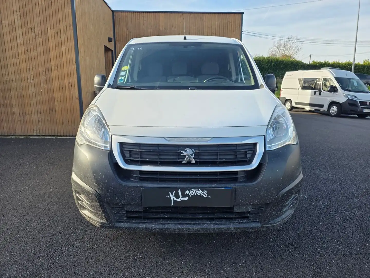 Peugeot Partner 1.6L HDI 90CV / 3 PLACES / ATTELAGE / CLIM Blanc - 2
