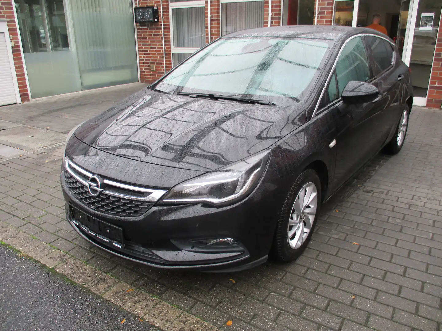Opel Astra Innovation Schwarz - 1