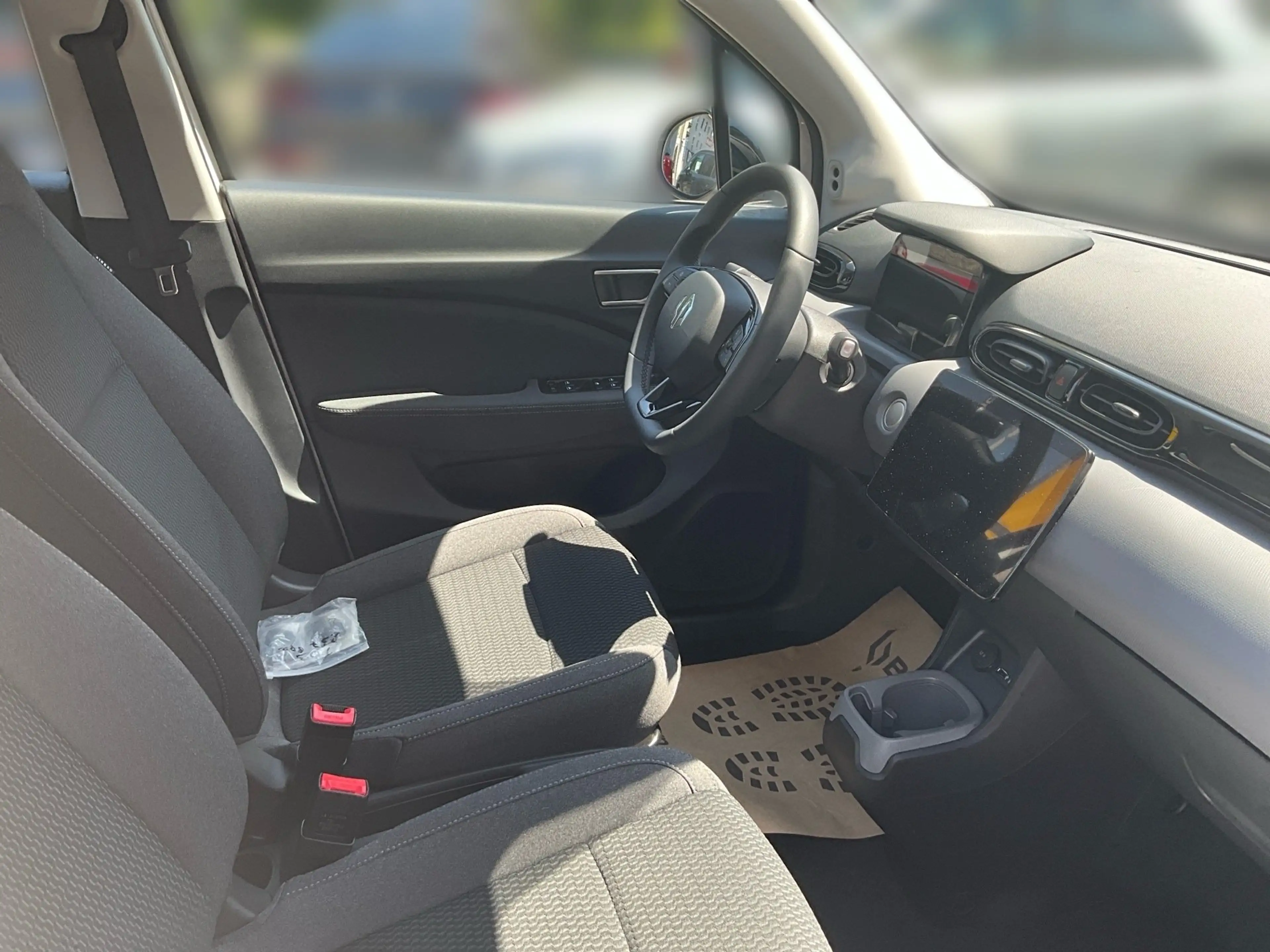 Leapmotor T03 37 70 kW BEV AUT Kam. KeyLess KlimaA LM Navi — photo 13