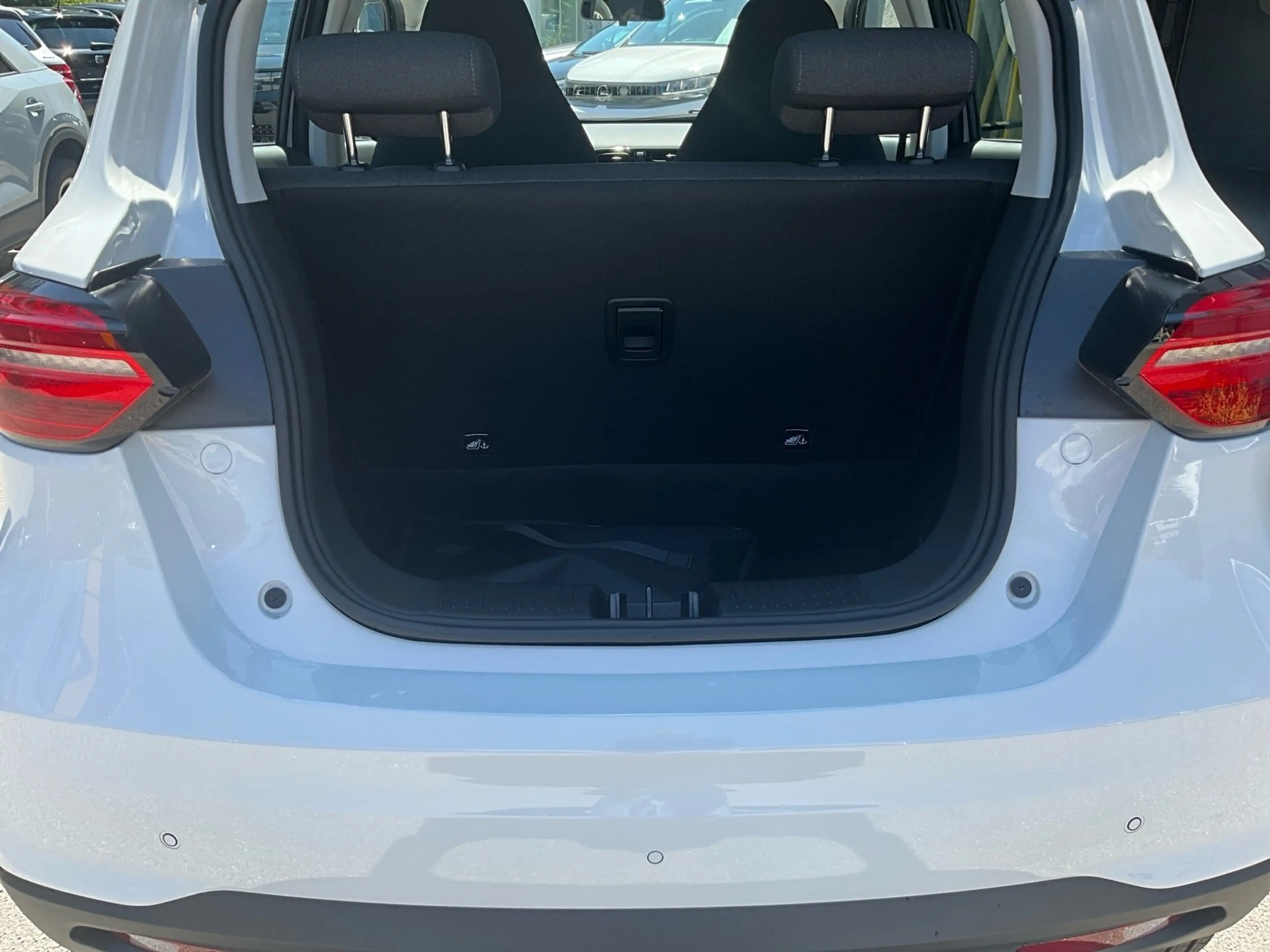Leapmotor T03 37 70 kW BEV AUT Kam. KeyLess KlimaA LM Navi — photo 11