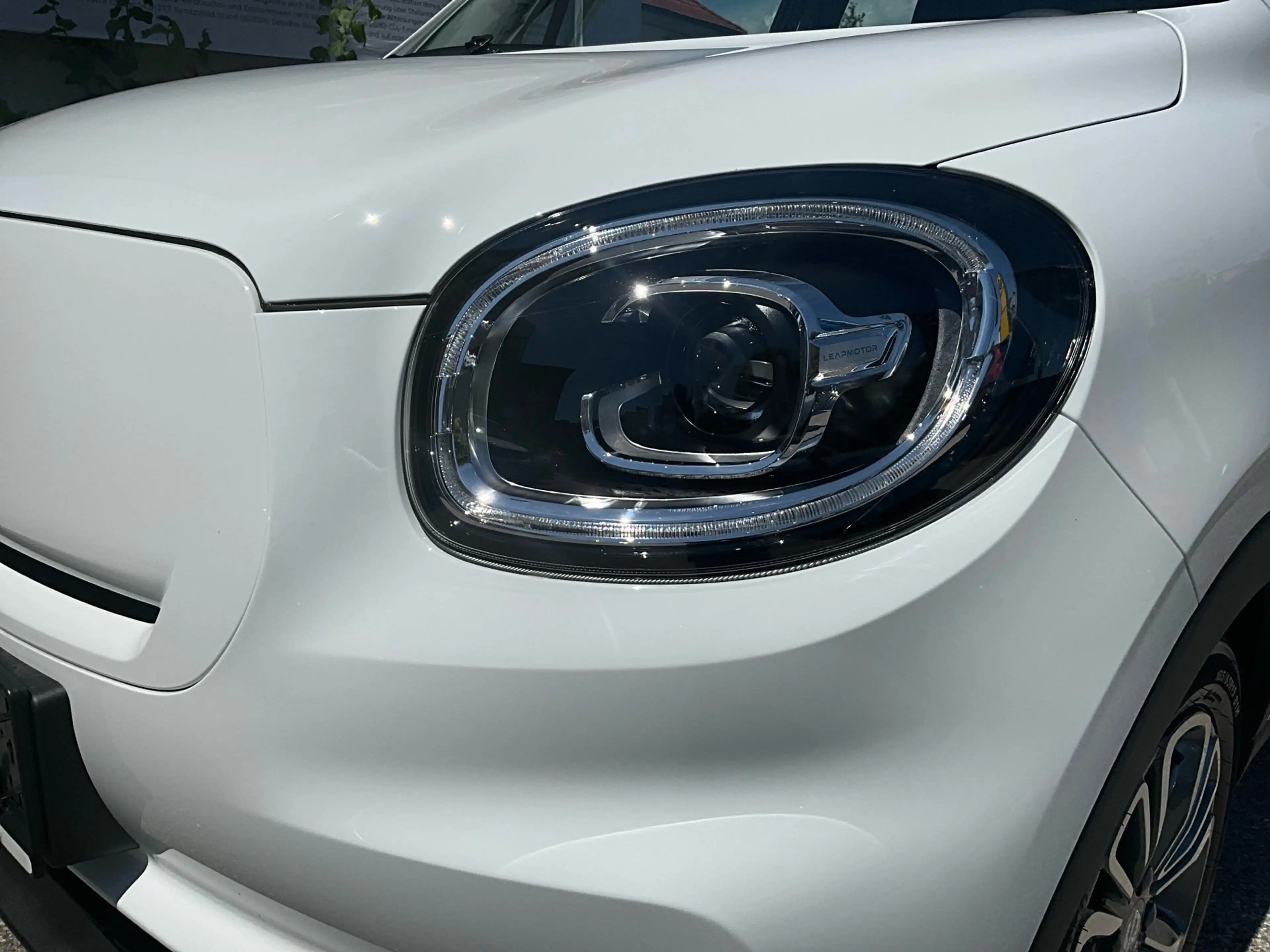 Leapmotor T03 37 70 kW BEV AUT Kam. KeyLess KlimaA LM Navi — photo 4