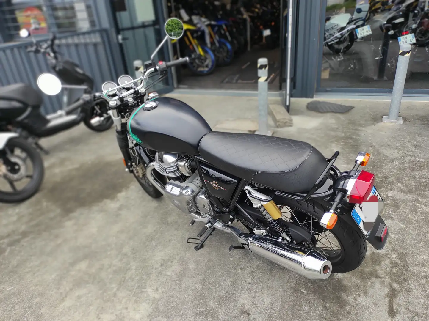 Royal Enfield Interceptor - 2