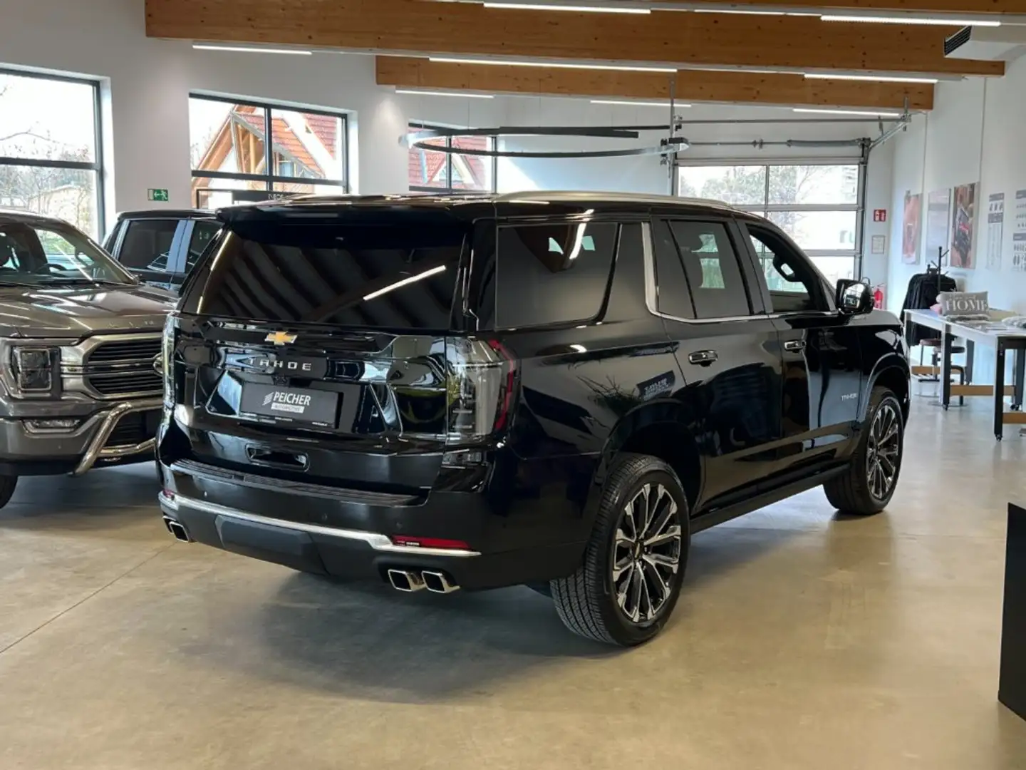 Chevrolet Tahoe High Country 4x4 Schwarz - 2