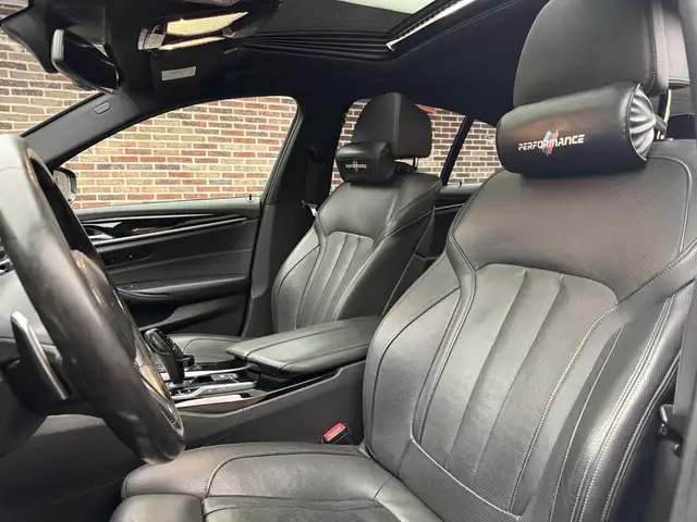BMW 5 Series view 14