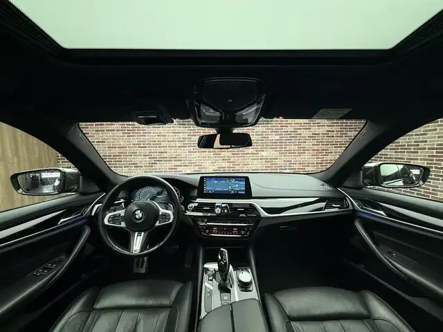 BMW 5 Series view 9