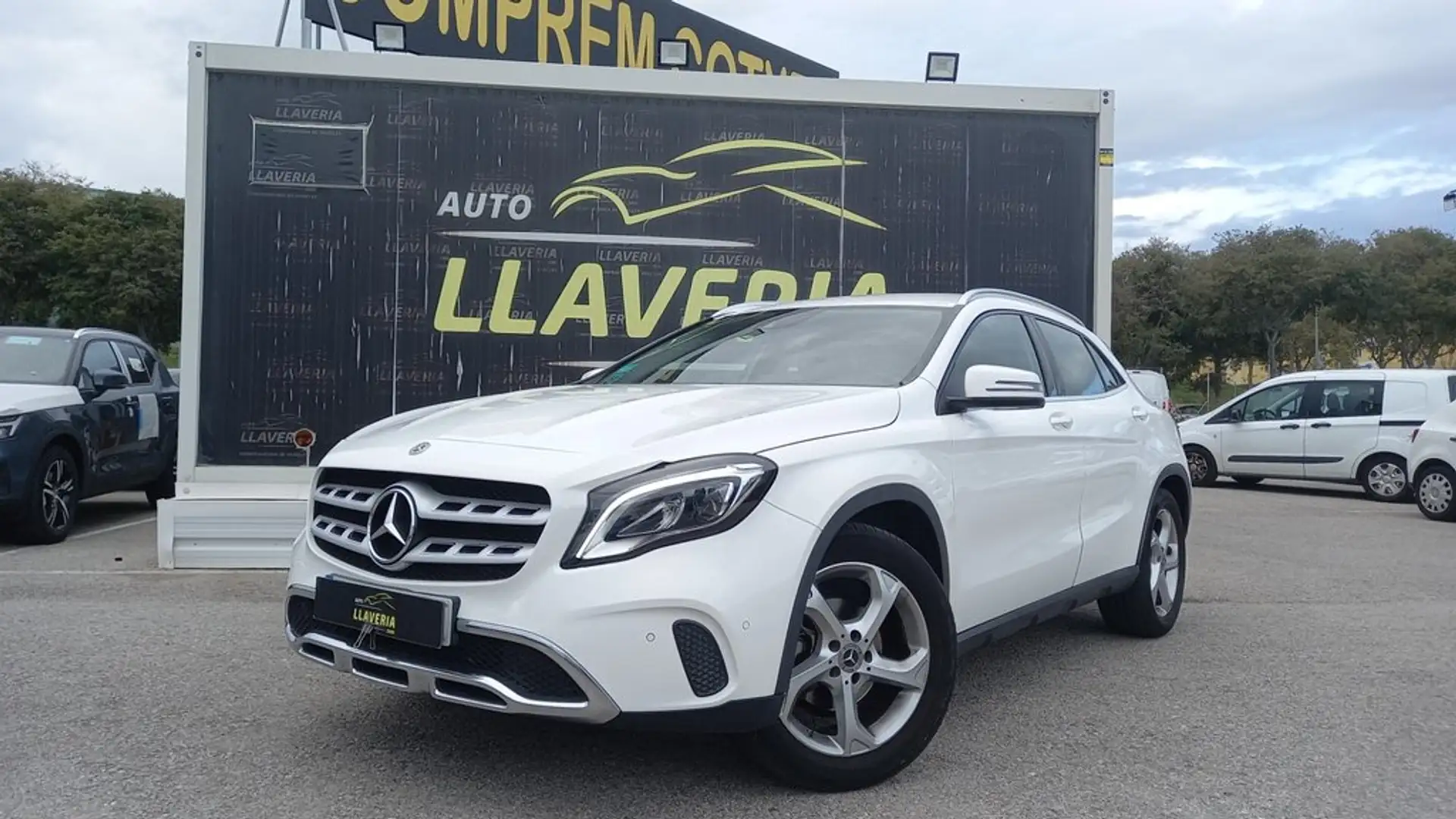 Mercedes-Benz GLA 180 Blanc - 1