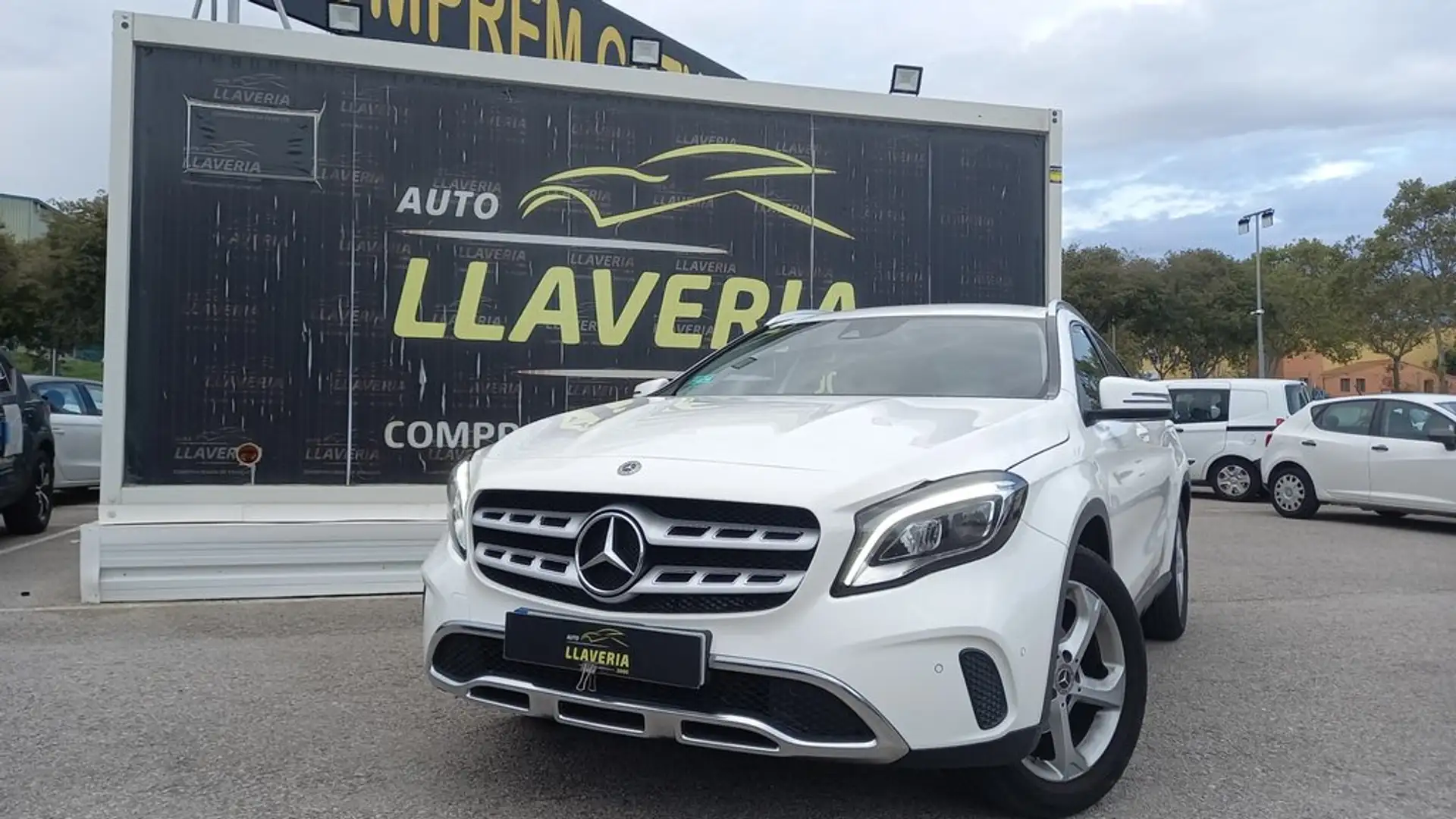 Mercedes-Benz GLA 180 Blanc - 2
