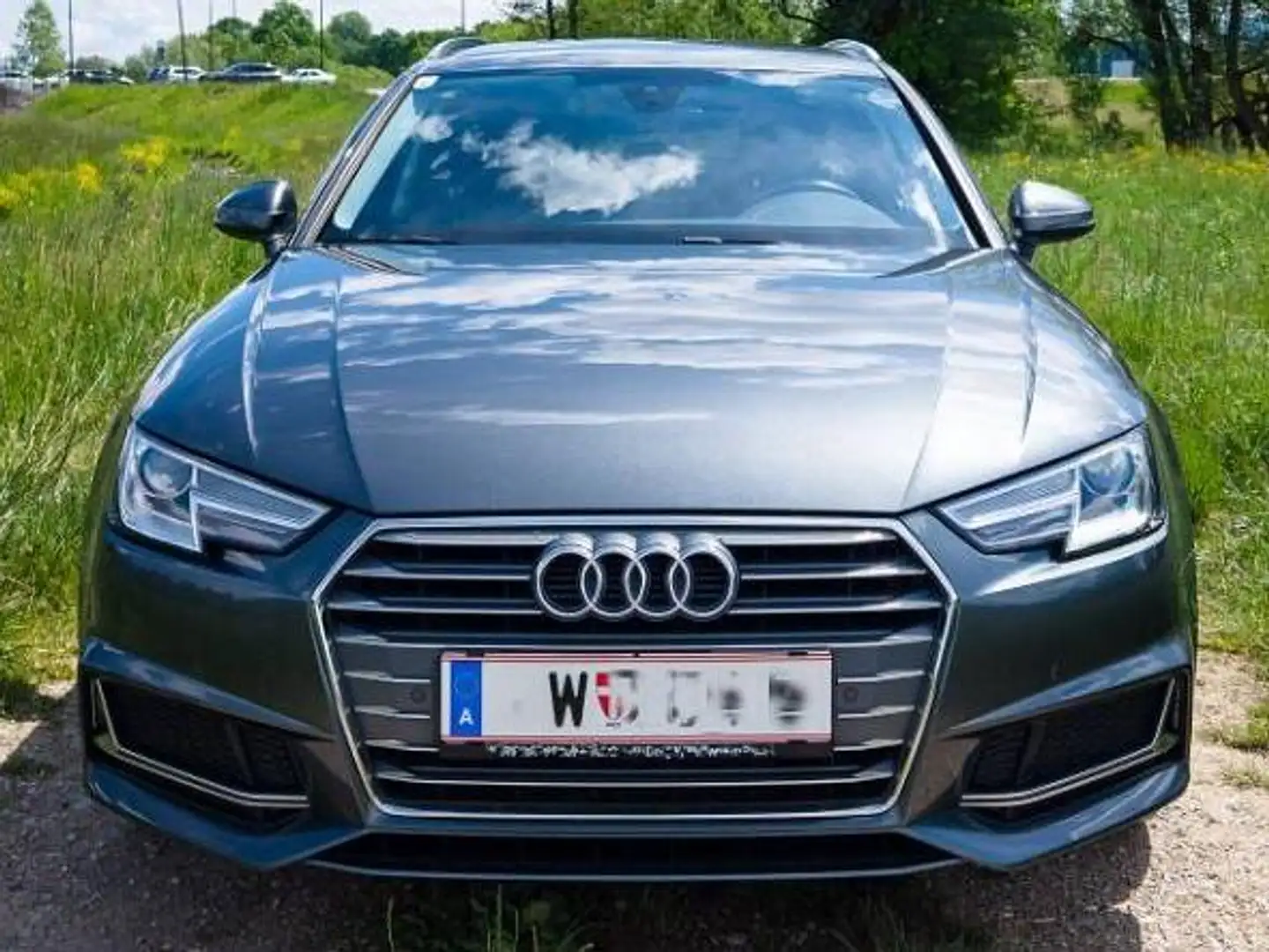 Audi A4 Avant 35 TDI Design S-tronic AHK Grau - 2