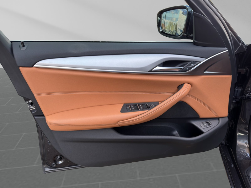BMW 520 d xDrive Touring Aut. AHK RFK HUD Pano — photo 10