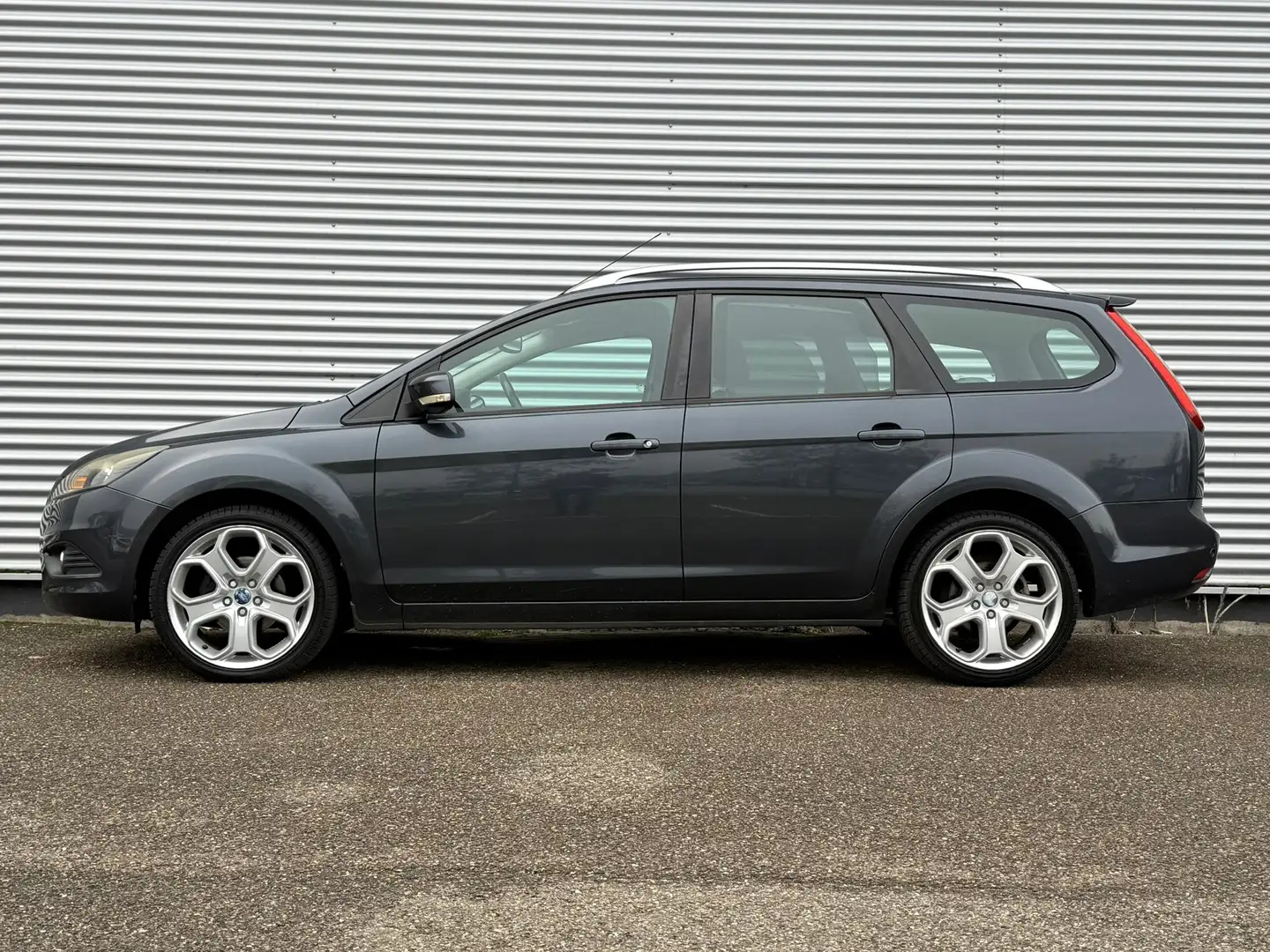 Ford Focus Wagon 1.8 Titanium Flexi Fuel, Cruise, PDC, NAP, B Gris - 2