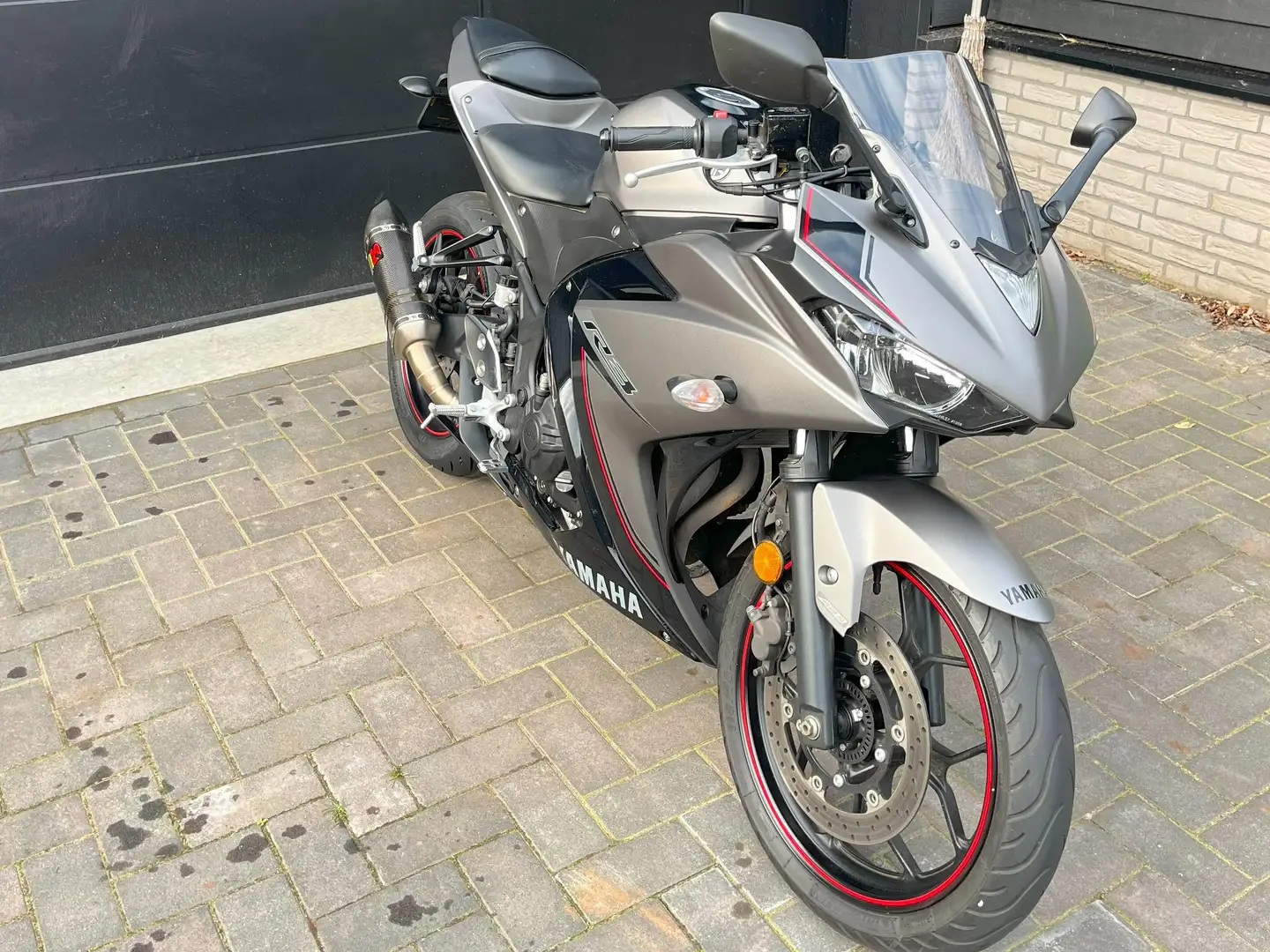Yamaha YZF-R3 Grijs - 2