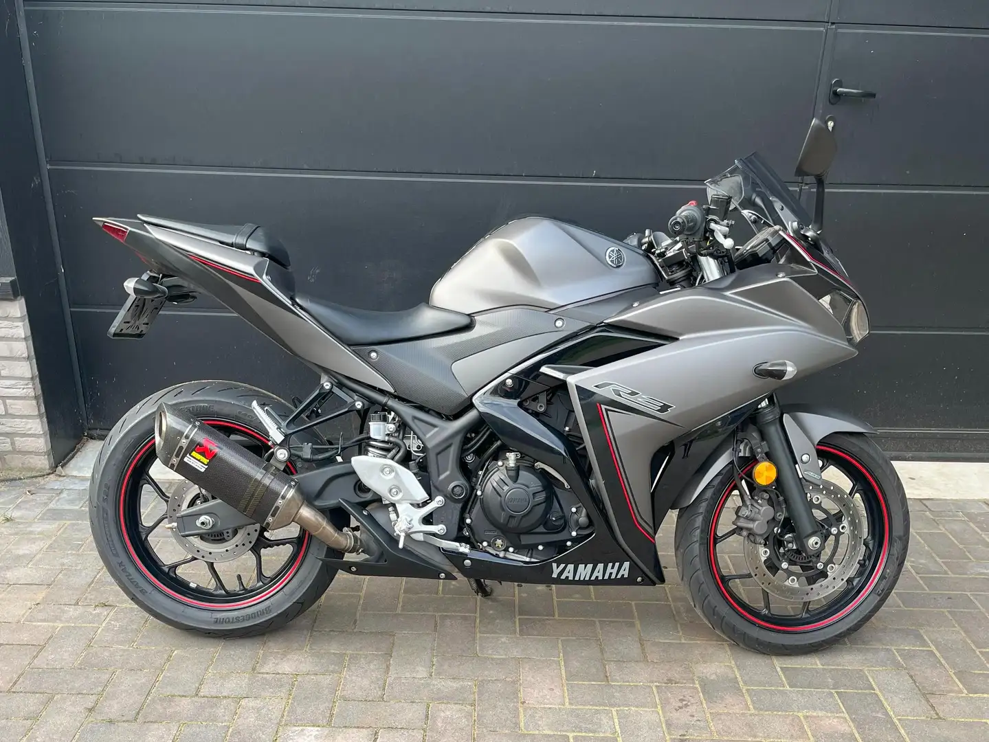 Yamaha YZF-R3 Grijs - 1