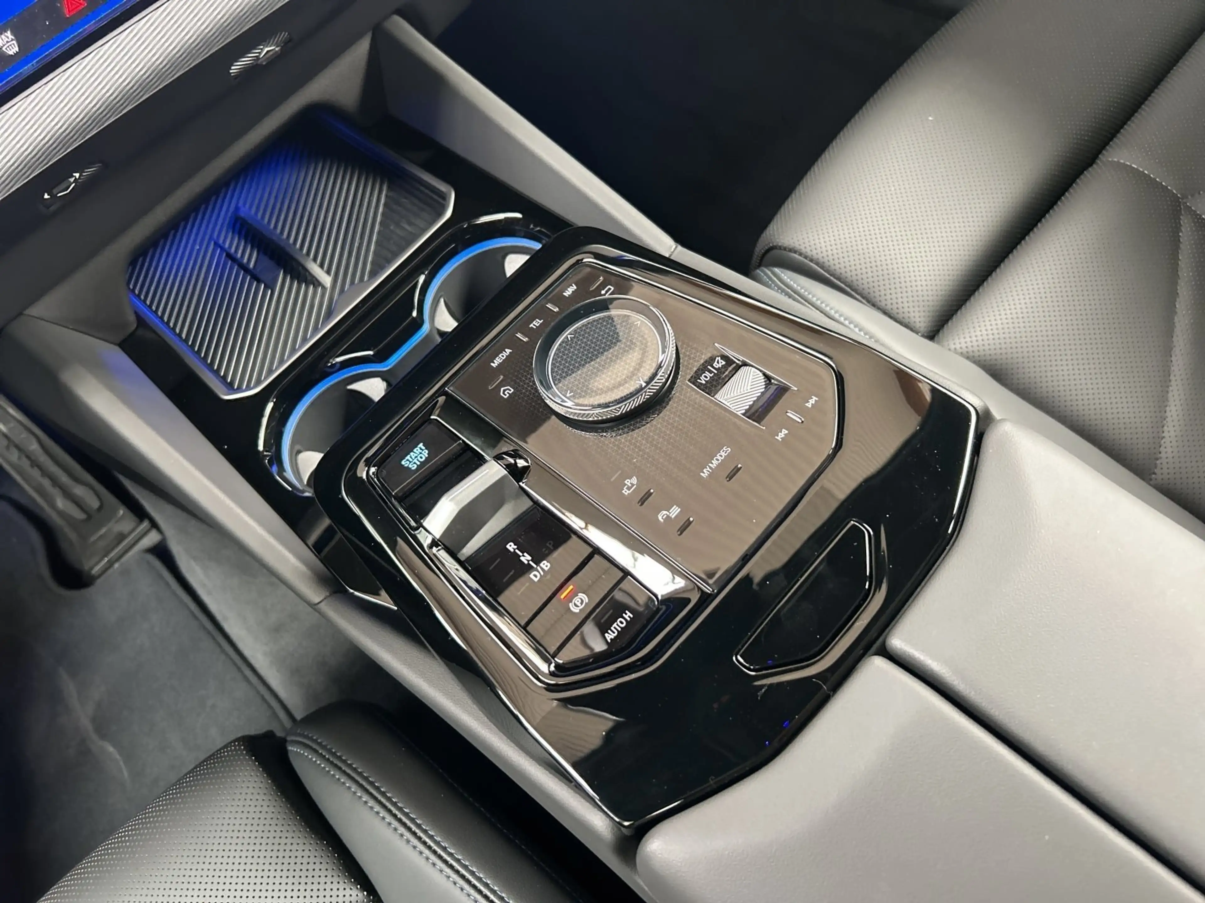 BMW i5 eDrive40 Touring M Sport Pro|AHK|Pano|DA-Prof. — photo 13