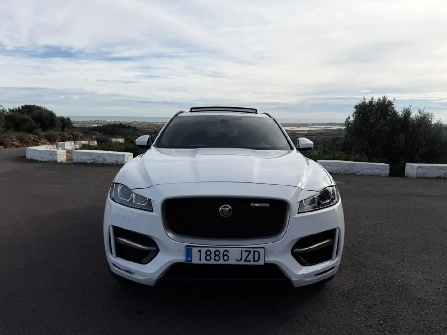Jaguar F-Pace 2.0i4D R-Sport Aut. RWD 180 Blanc - 1
