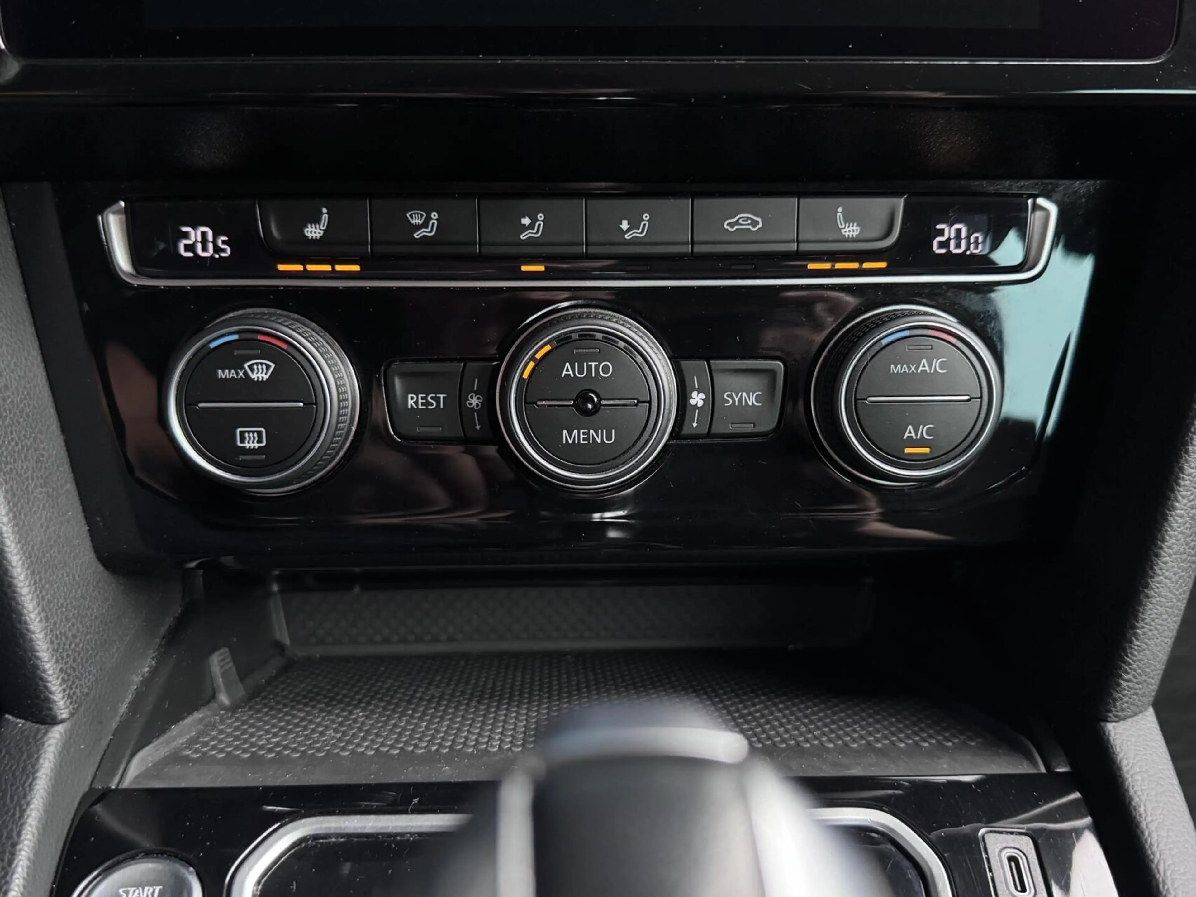 Volkswagen Passat Variant 1.4 TSI GTE Highline IQ LIGHT|HAAK — photo 16